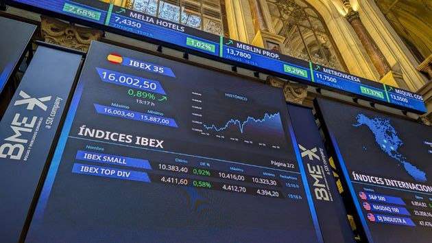 El Ibex 35 alcanza máximos históricos tras superar los 15.900 puntos