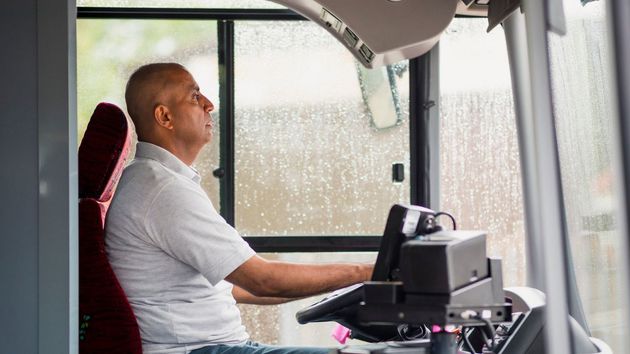 Daniel, conductor de autobús en Alemania: “Gano entre 2.800 y 4.000 euros y pago 550 euros de alquiler”