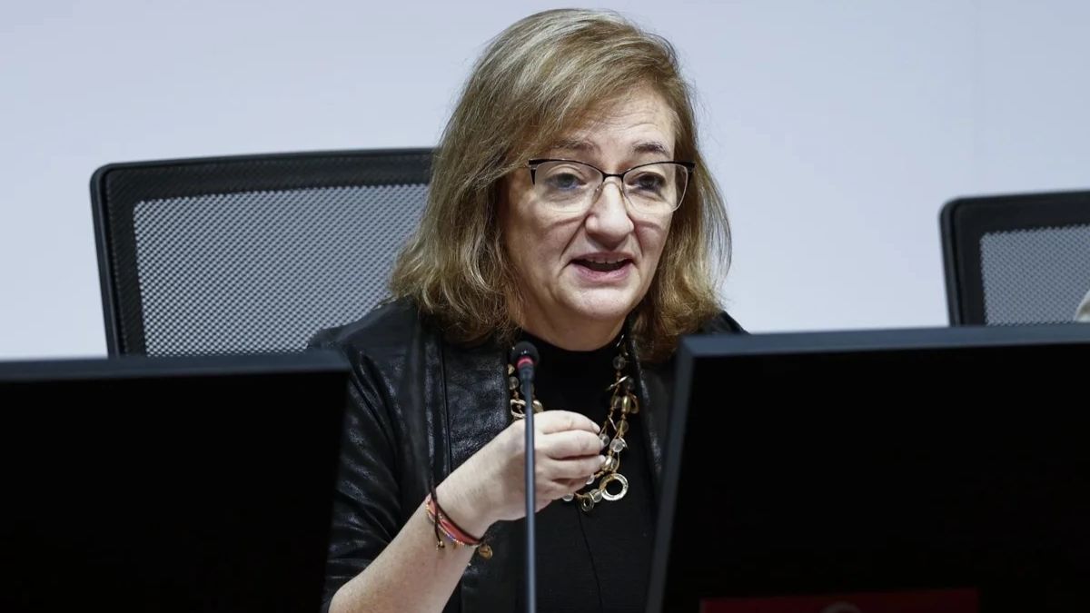 La presidenta de la AIReF durante una charla