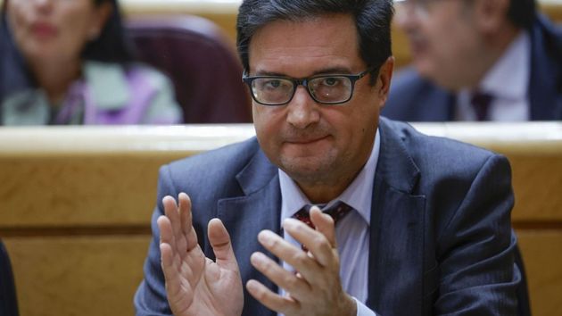 Miles de funcionarios señalan al ministro Óscar López: "nos está castigando, tenemos que saber cuánto vamos a ganar"