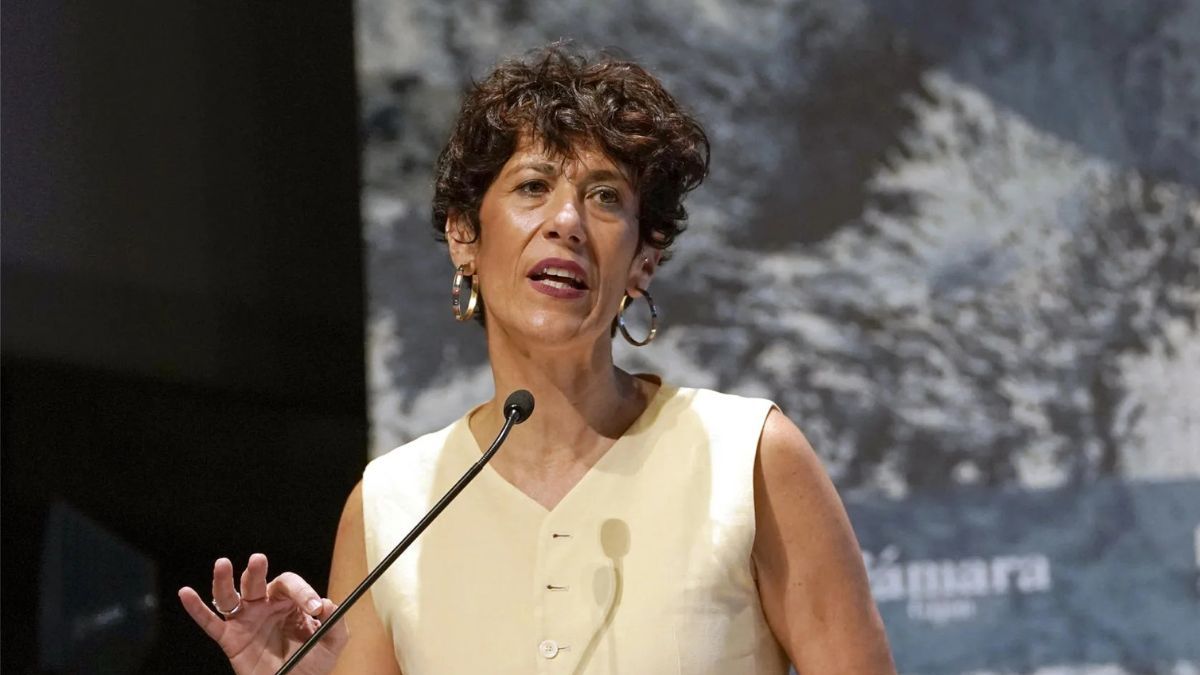 La ministra de Seguridad Social, Elsa Saiz en una rueda de prensa