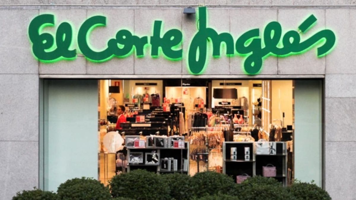 Fachada de un supermercado El Corte Inglés
