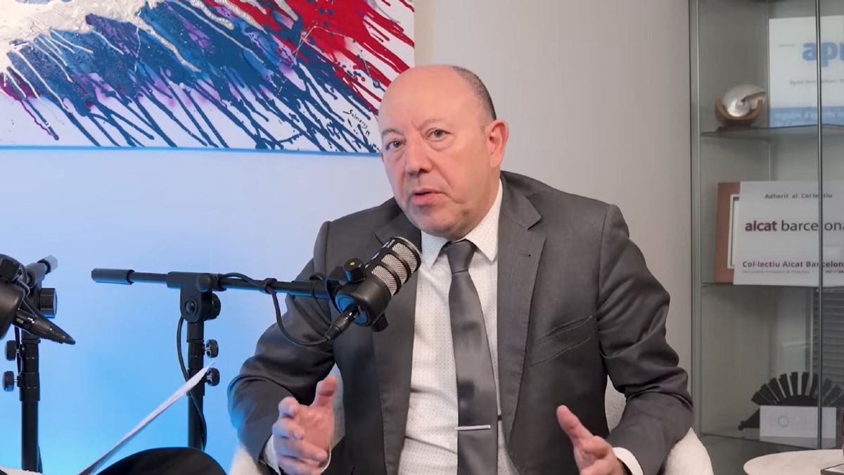 gonzalo bernardos durante una entrevista en youtube