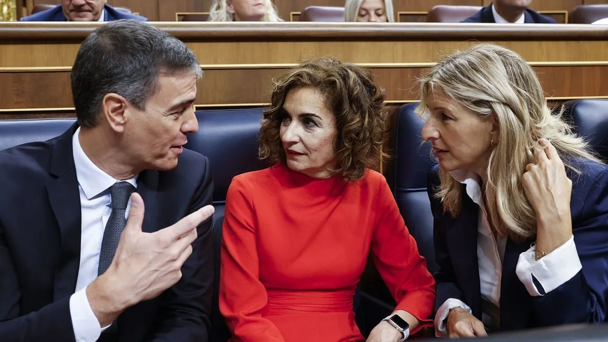 Pedro Sánchez, María Jesús Montero y Yolanda Díaz