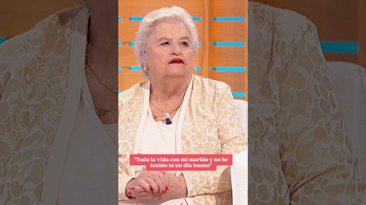 Josefa, de 79 años, siendo entrevistada