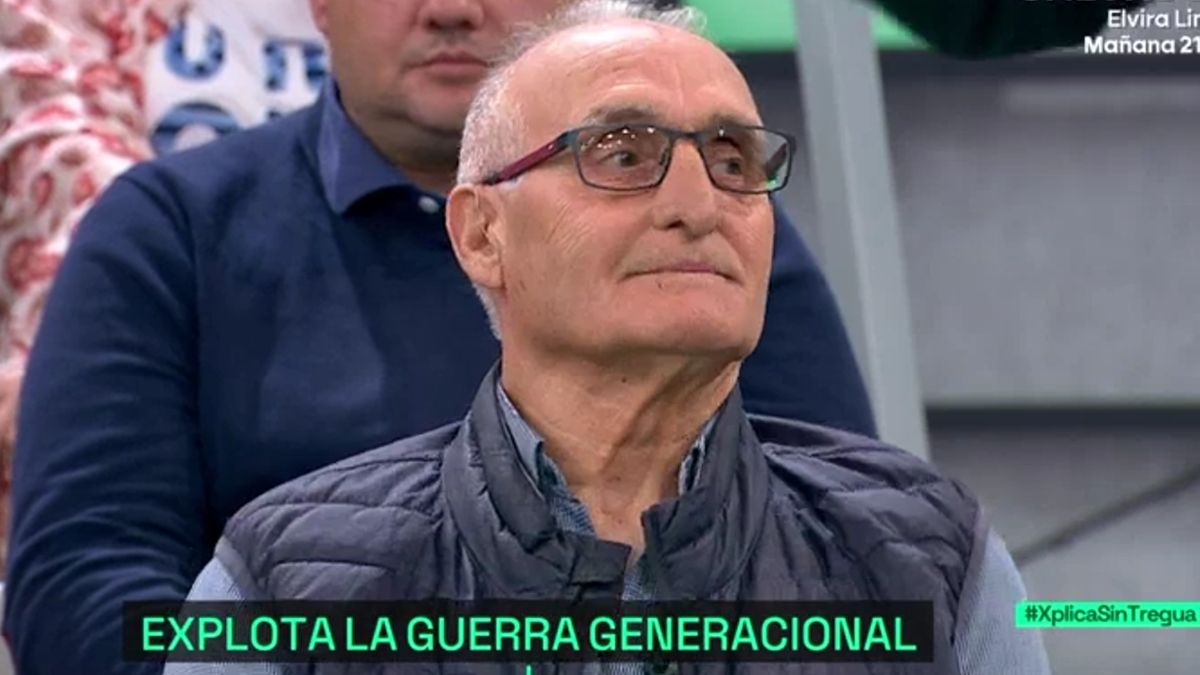 Juan leo durante el programa en el que se abordó la brecha generacional