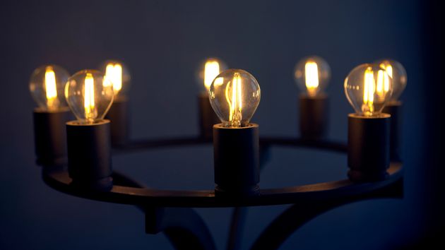 El precio de la luz hoy martes 4 de noviembre de 2025: las horas más baratas y caras dentro del PVPC