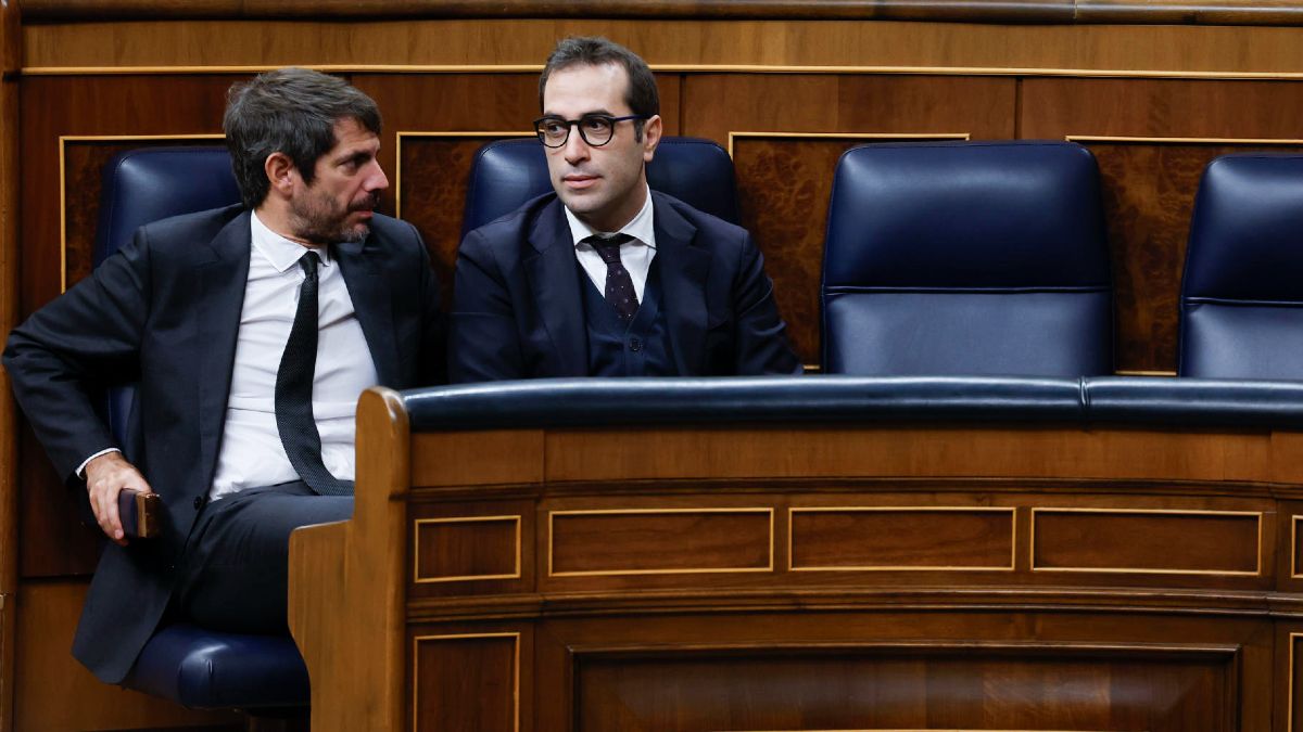 Los ministros Carlos Cuerpo y Ernest Urtasun en la sesión de control al Gobierno 