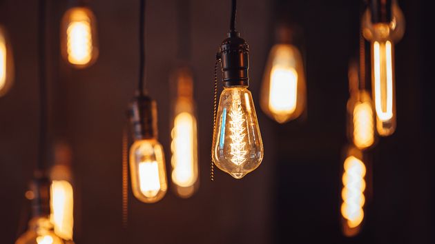 Precio de la luz jueves, 6 de noviembre de 2025 por horas: cuándo es más barata y más cara en el día en el mercado mayorista	