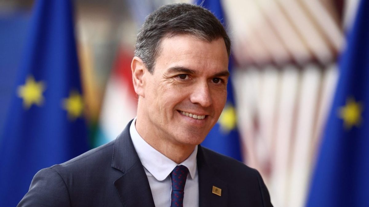 Pedro Sánchez sonriendo