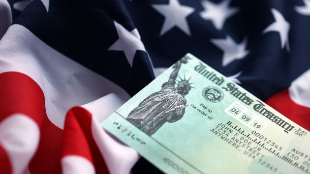 El cheque directo federal de 2.000 dólares que llegará este mes a millones de estadounidenses: estos son los requisitos