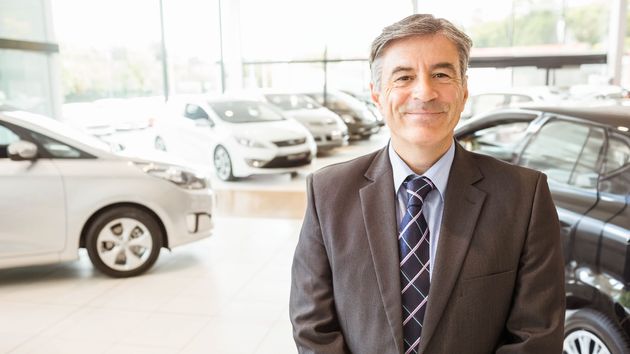 Un veterano empresario, que ha vendido 150.000 coches, asegura que “a partir de 2030 los coches de combustión serán residuales”