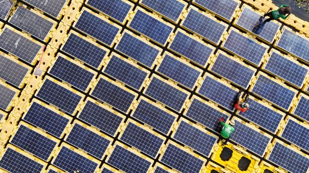 Una empresa suiza proyecta miles de placas solares en Madrid y los vecinos protestan: unos alquilan pero otros van a denunciar