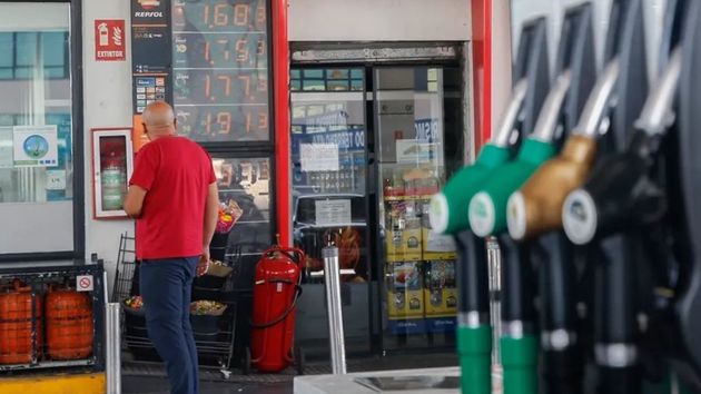 El precio de la gasolina sube aunque diésel se paga a 0,96 céntimos en esta gasolinera