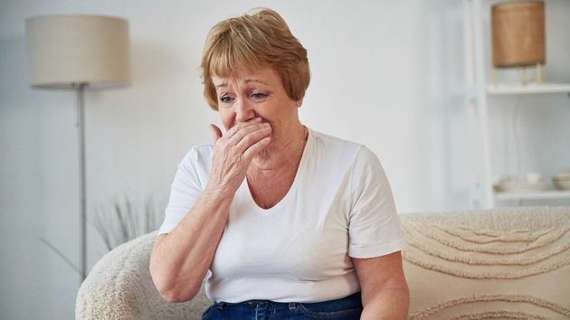 Una limpiadora de 64 años pide la baja voluntaria a su empresa para solicitar la jubilación anticipada: la Seguridad Social se la niega y ahora no puede volver a su puesto