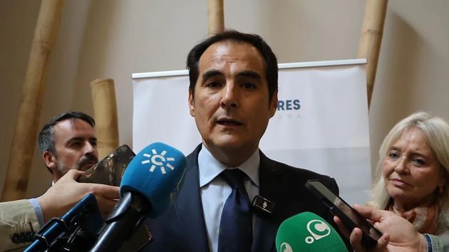 La Junta de Andalucía y los sindicatos alcanzan un preacuerdo “histórico” para mejorar las condiciones de 65.000 empleados públicos