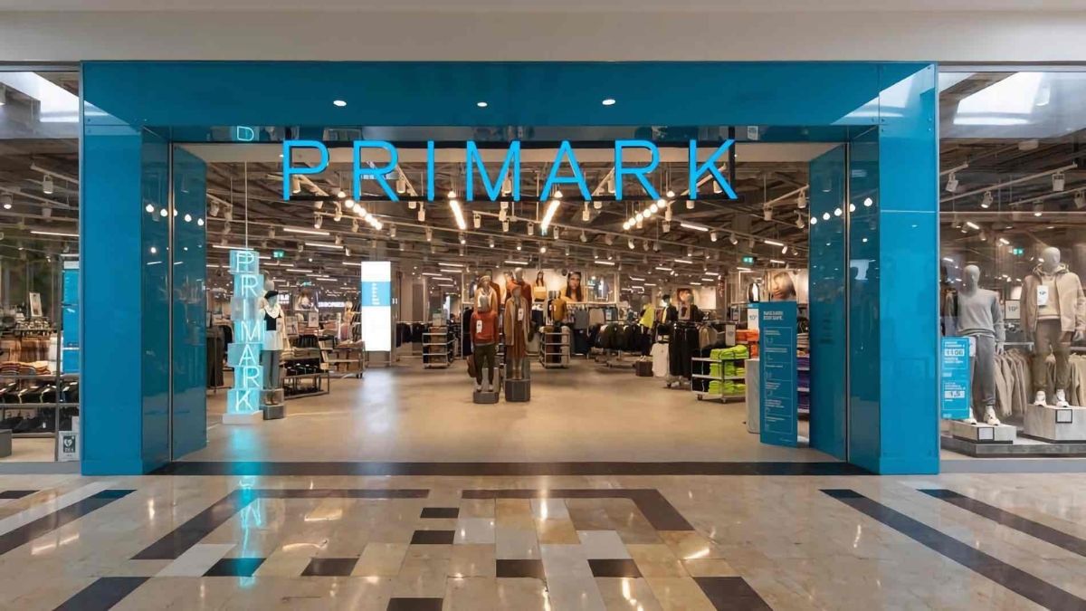 Una tienda Primark con las puertas abiertas