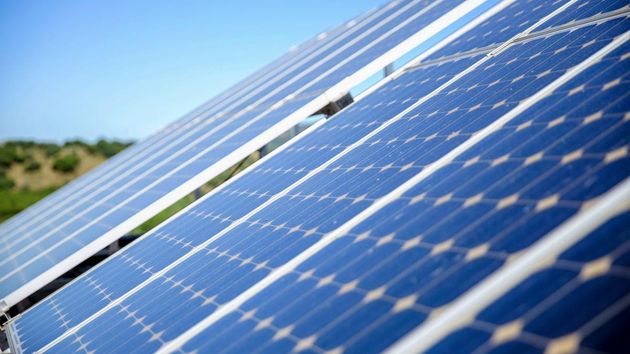 Bruselas da luz verde al plan español de 700 millones para ampliar la fabricación de tecnologías limpias