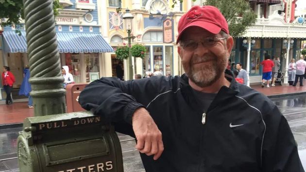 Un cartero que llevaba más de 20 años trabajando es despedido por faltar mucho al trabajo porque le dolía la espalda