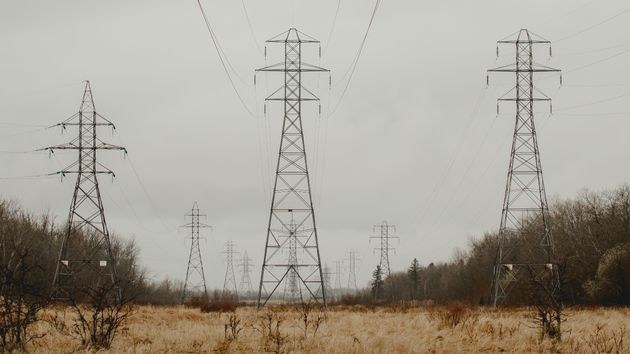 Red eléctrica al borde de su capacidad: el Gobierno sube un 62% los topes de inversión y el sector reclama un retorno regulado mínimo del 7%