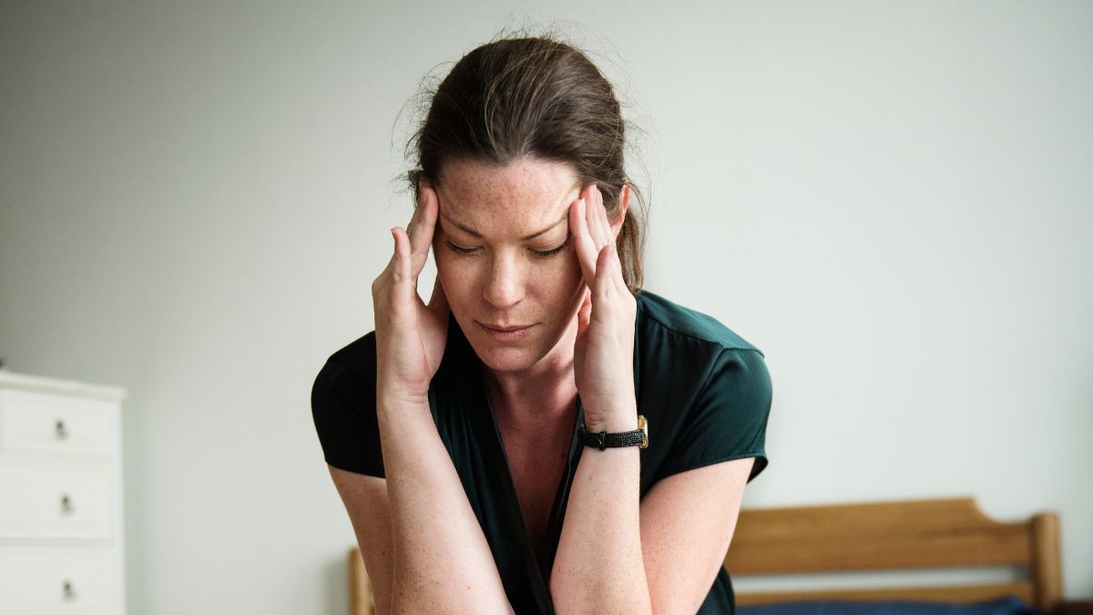 una mujer preocupada