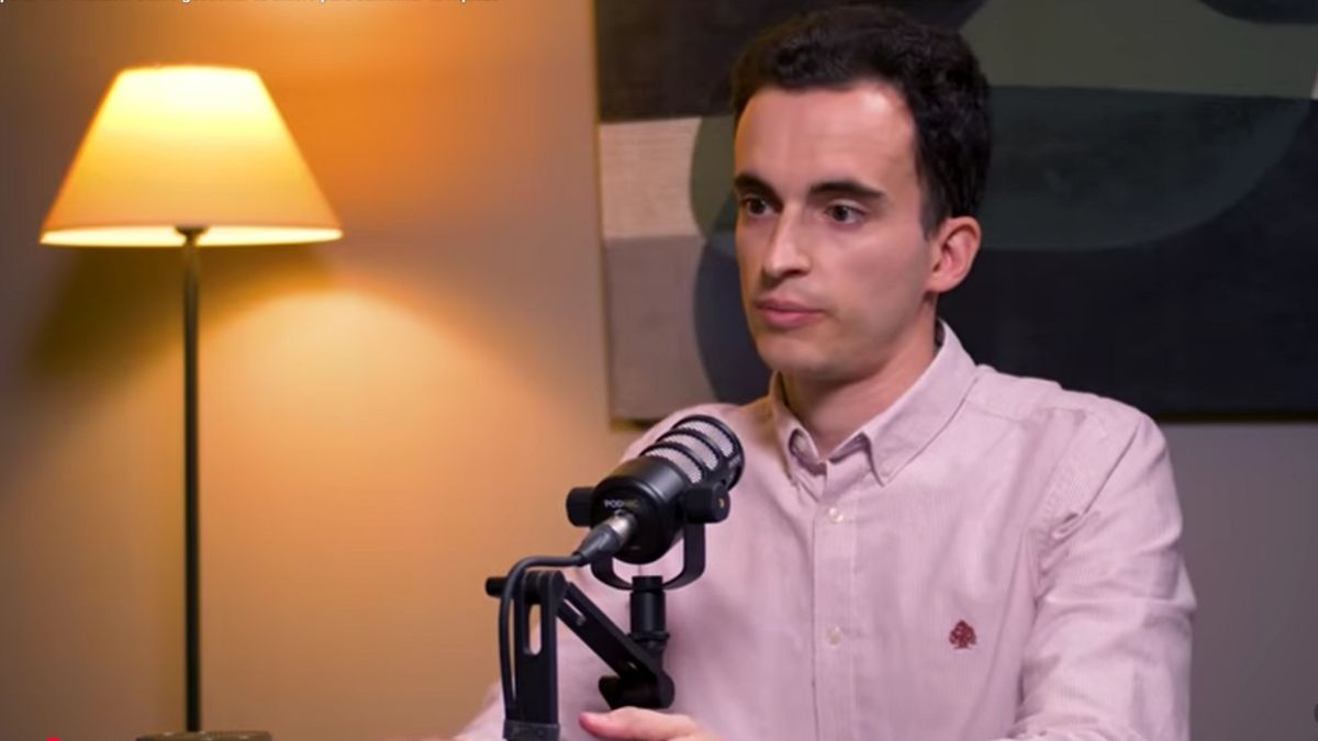 El economista durante el vídeo de Youtube