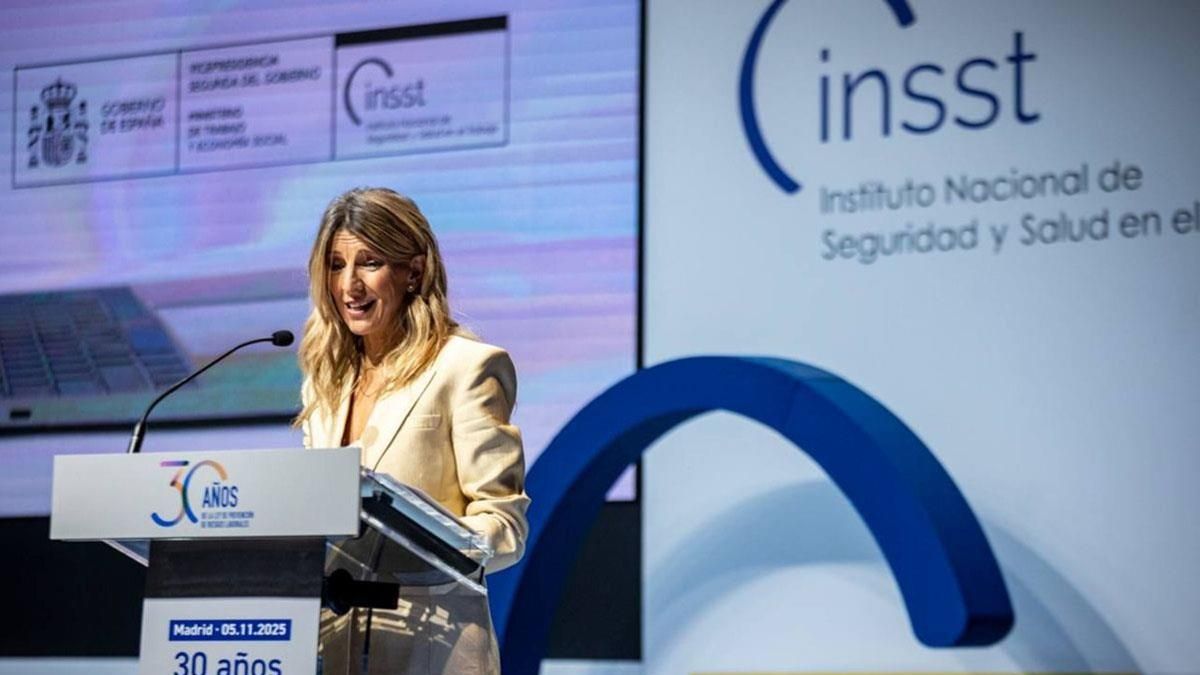 Yolanda Díaz durante una intervención en el atril