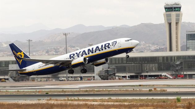 Adiós a imprimir el billete para viajar: Ryanair ya solo acepta tarjetas de embarque digitales desde hoy