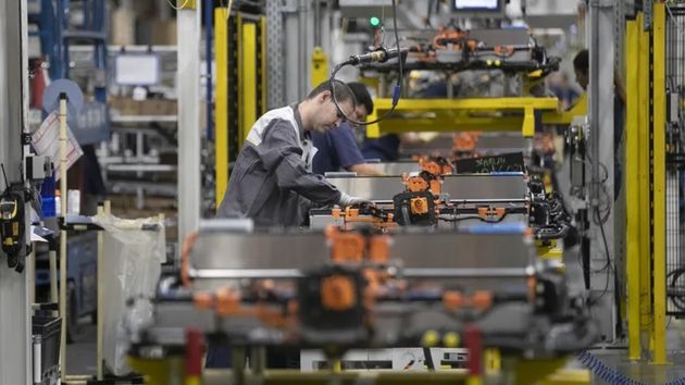 El sueldo de los españoles es 6.100 euros más bajo que la media europea aunque ha subido hasta los 33.700 euros