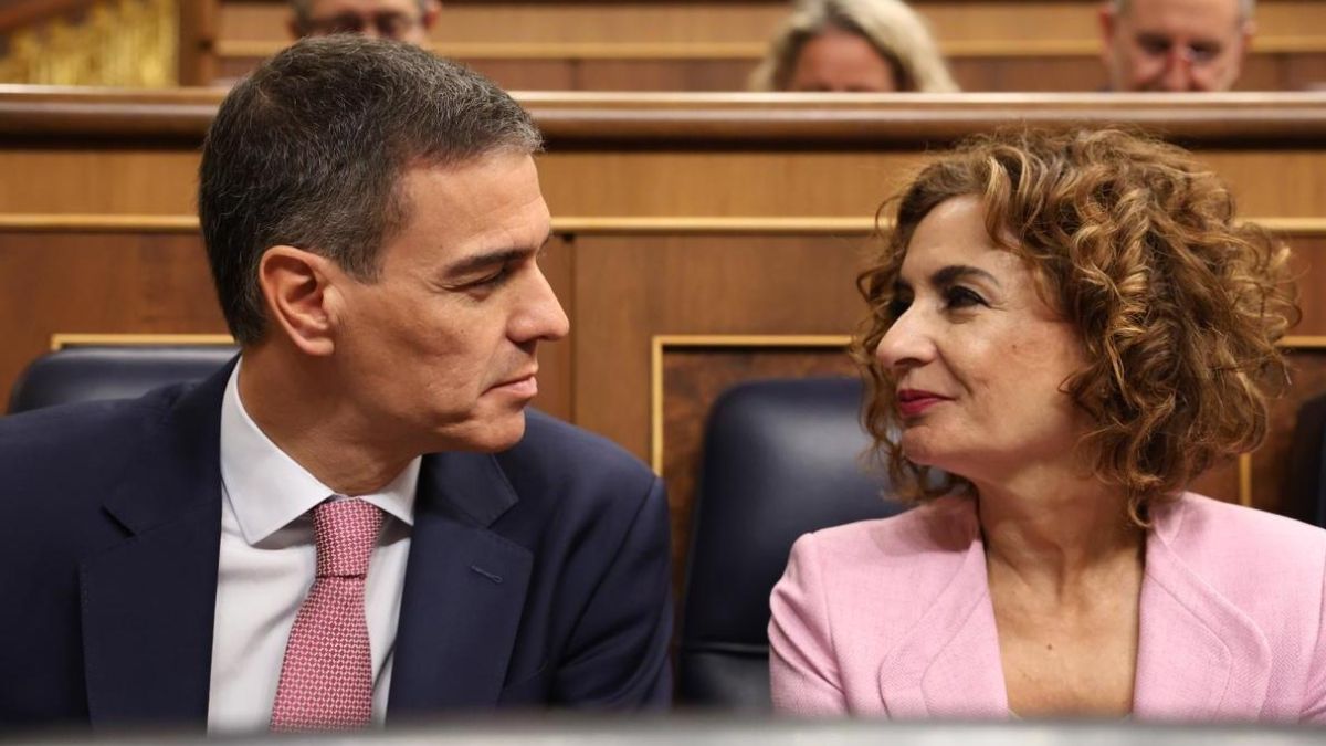 Pedro Sánchez y María Jesús Montero