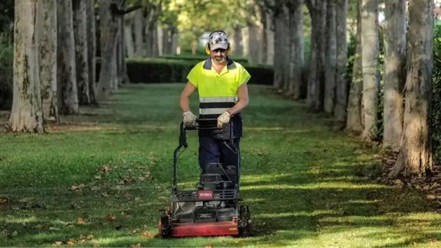 Un jardinero municipal de Torrevieja solicita el teletrabajo y esta es la respuesta que le da el Ayuntamiento