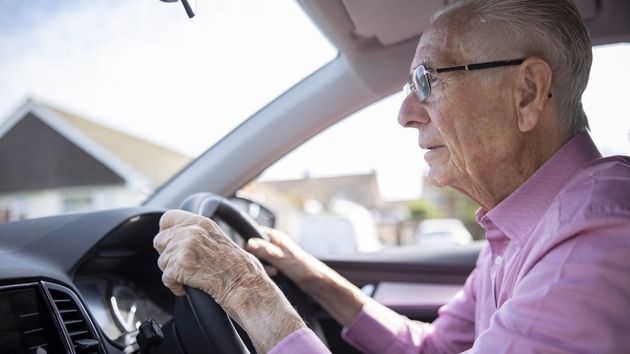Un anciano de 85 años coge su coche para ir al médico y le encuentran en Croacia