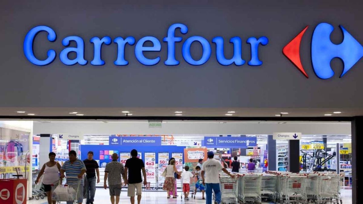 Fachada de un supermercado Carrefour