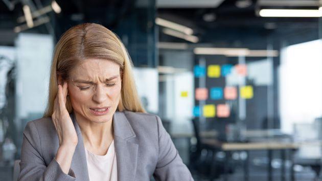 Una administrativa logra la incapacidad permanente absoluta con una pensión de 1.213,59 euros: la Seguridad Social se la denegó porque sus dolencias no reducían su capacidad laboral