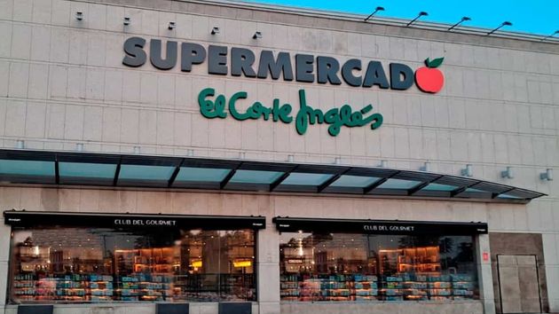 El Corte Inglés despide a una trabajadora con 34 años de antigüedad que se escondía en el obrador para comer tarta sin pagarla: la Justicia dice que es procedente
