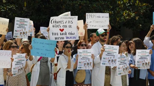 Los médicos se manifiestan este sábado en Madrid y anuncian una nueva huelga de cuatro días en diciembre