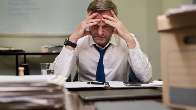 Un trabajador con 20 años de antigüedad en una empresa pública es despedido tras una denuncia de su esposa: trabajaba para otra empresa durante su baja médica por depresión