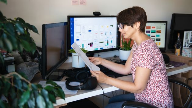 Una gestora de banco: “cobro 2.400 euros al mes por 1,5 horas de trabajo diarias gracias a la Inteligencia Artificial, además del sueldo que me paga mi empresa”