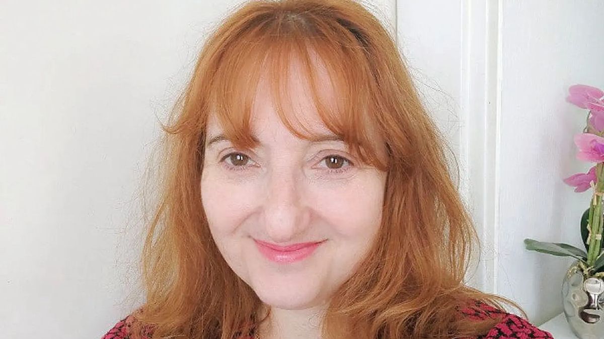 Sylvie, de 55 años, trabaja fabricando bebés reborn