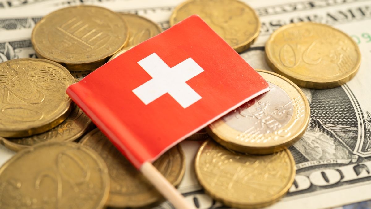 Bandera suiza con dinero