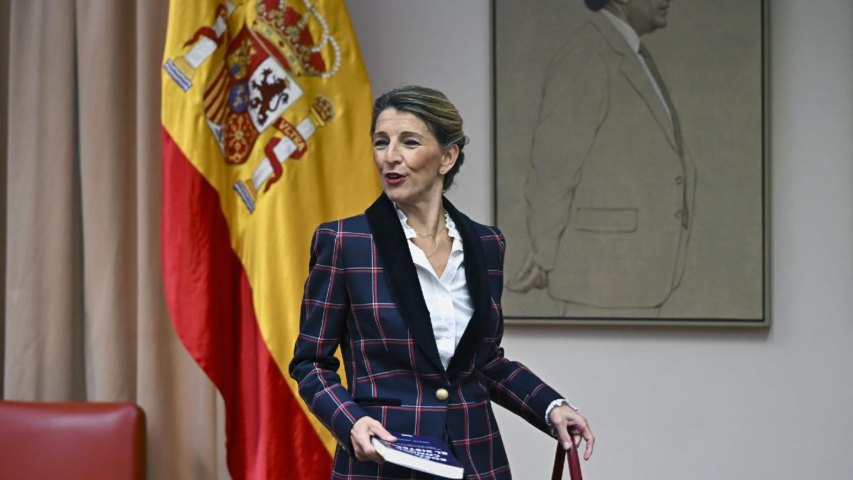 Yolanda Díaz antes de una comparecencia