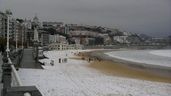 La Playa de la Concha San Sebastián poblada de nieve