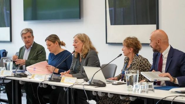 UGT da el visto bueno a la nueva propuesta del Gobierno para subir el salario a los funcionarios: un 11% en cuatro años