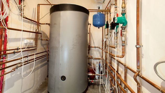 Un vecino se niega a pagar la derrama de la caldera aprobada por la comunidad porque no usa la calefacción: la justicia le obliga porque es una mejora del edificio