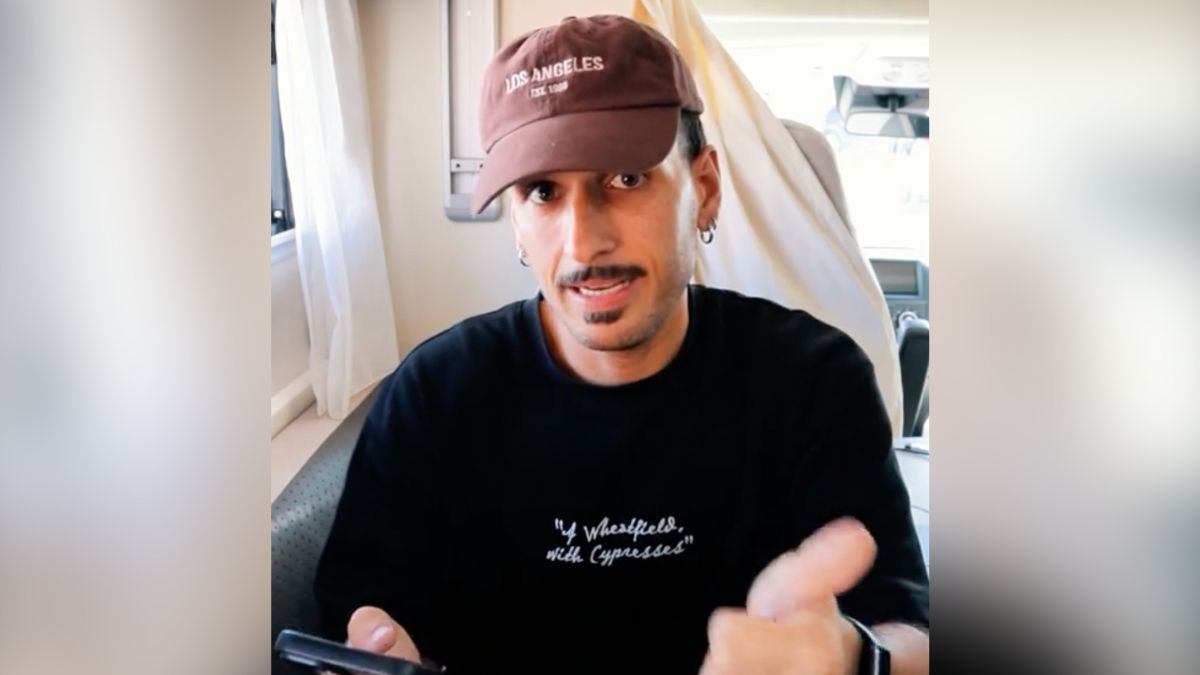 El joven (@mellamanzapa) explica en un vídeo de TikTok cuánto cuesta vivir en autocaravana