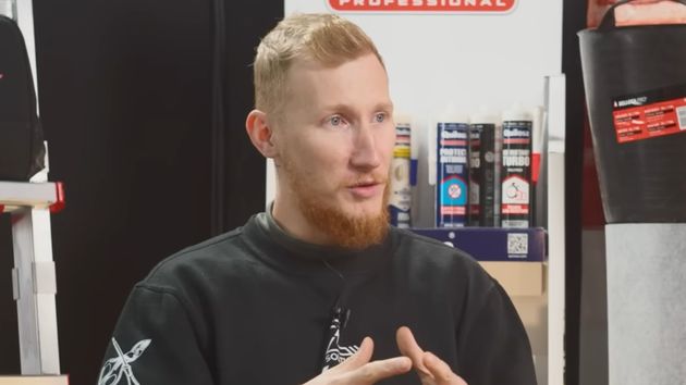 Alex (29 años), electricista: "No sabía que para que me paguen tenía que estar al día con Hacienda, pero para estar al día necesitaba que me paguen"