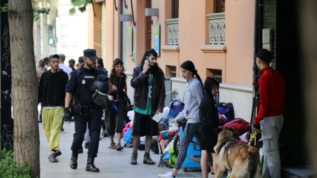 Un okupa acumula 225 denuncias en Cataluña y exige pagos a los propietarios de hasta 17.000 euros para abandonar las viviendas