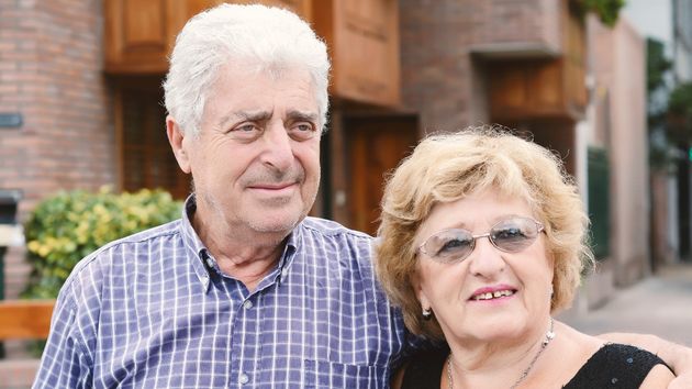 Dos jubilados con una pensión de 2.400 euros al mes: “No pagamos ni luz ni agua ni alquiler y viajamos tres o cuatro veces al año”