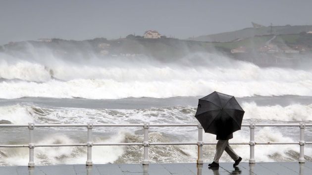 La AEMET pide que nos preparemos para el frío invernal: vuelven las lluvias al noroeste, el frío en buena parte de España y las nieblas espesas en estas zonas de Castilla y León