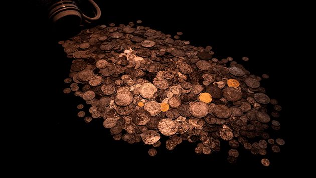 Empiezan a construir una carretera y se encuentran con un pueblo lleno de tesoros